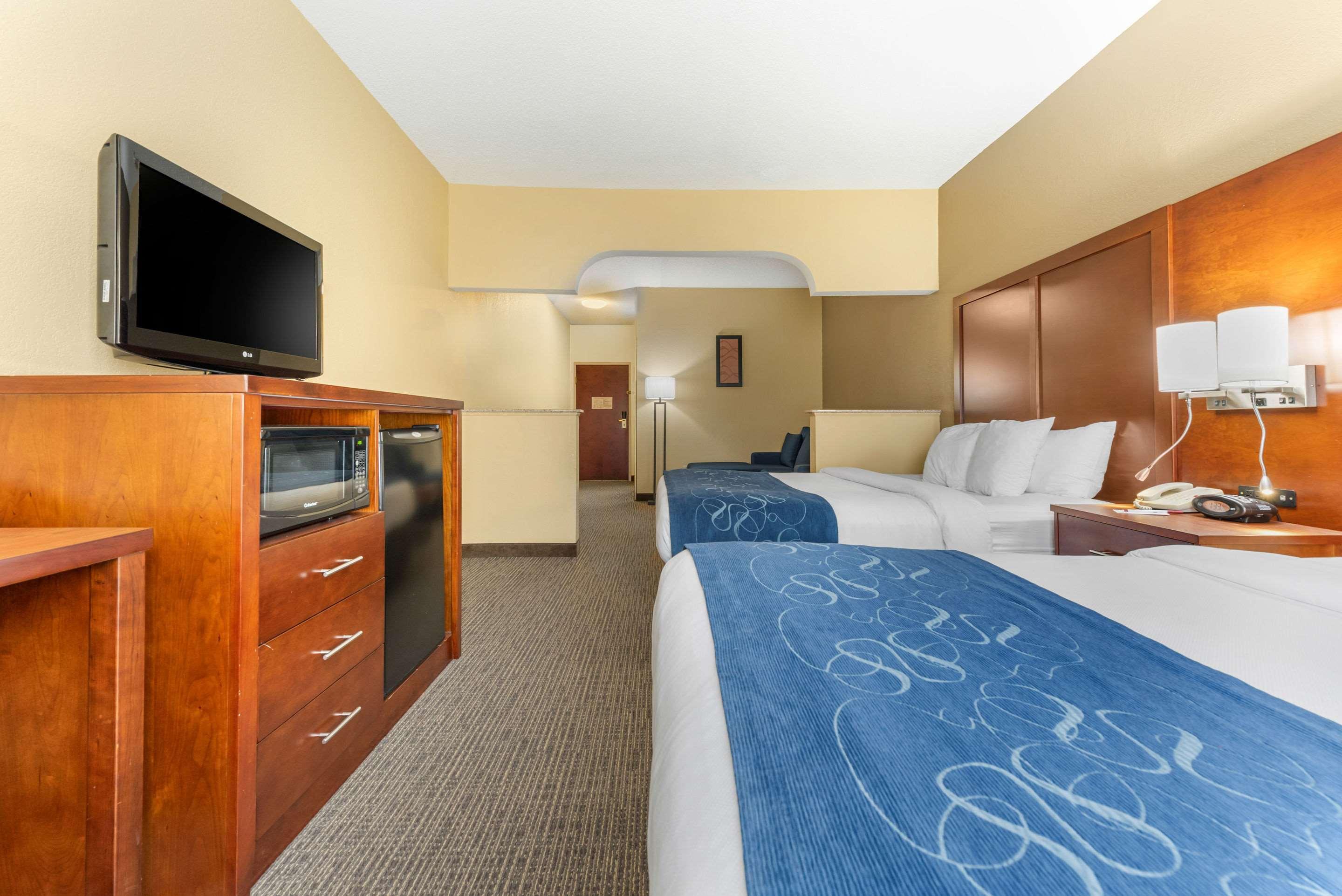 Comfort Suites Findlay Bagian luar foto