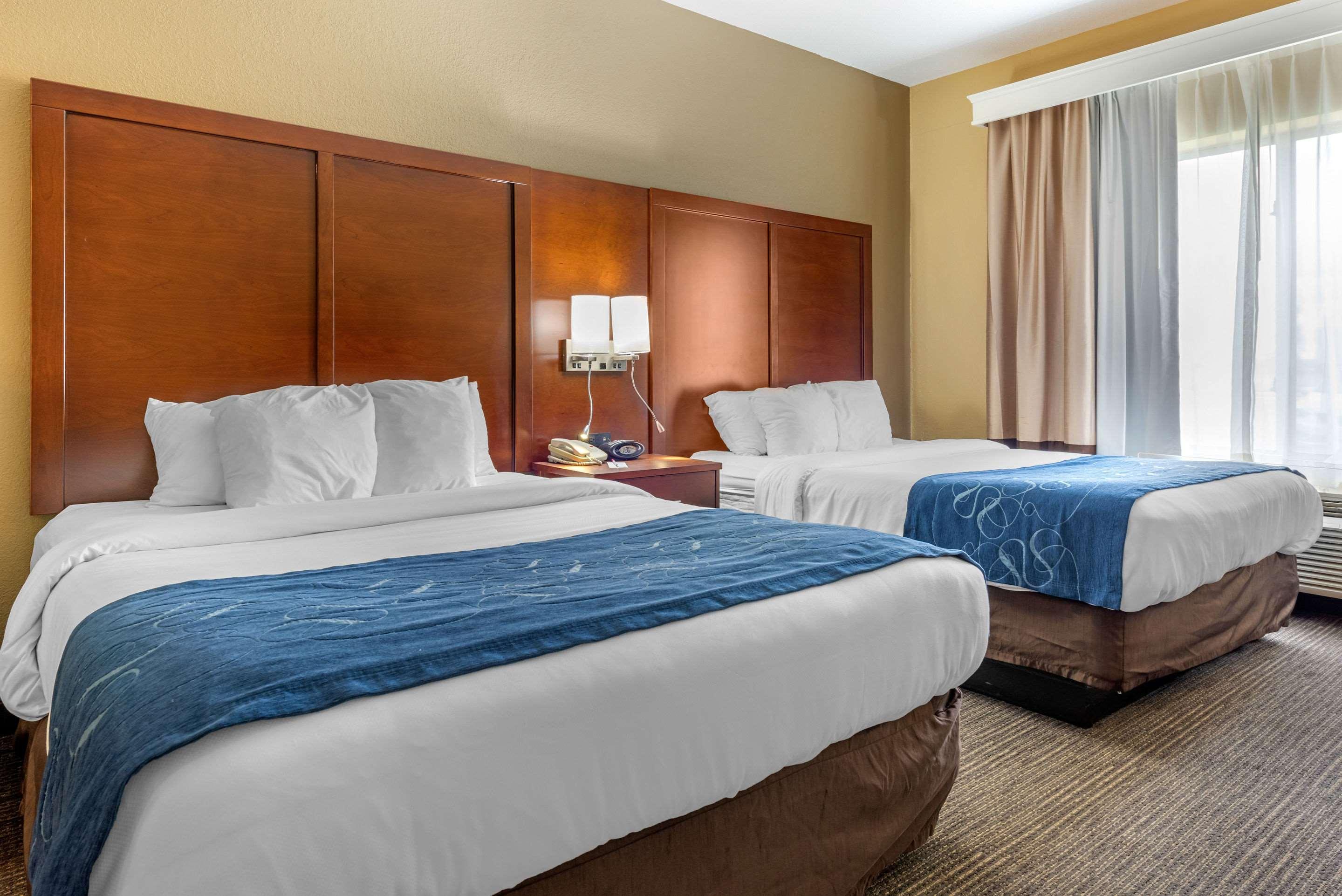 Comfort Suites Findlay Bagian luar foto