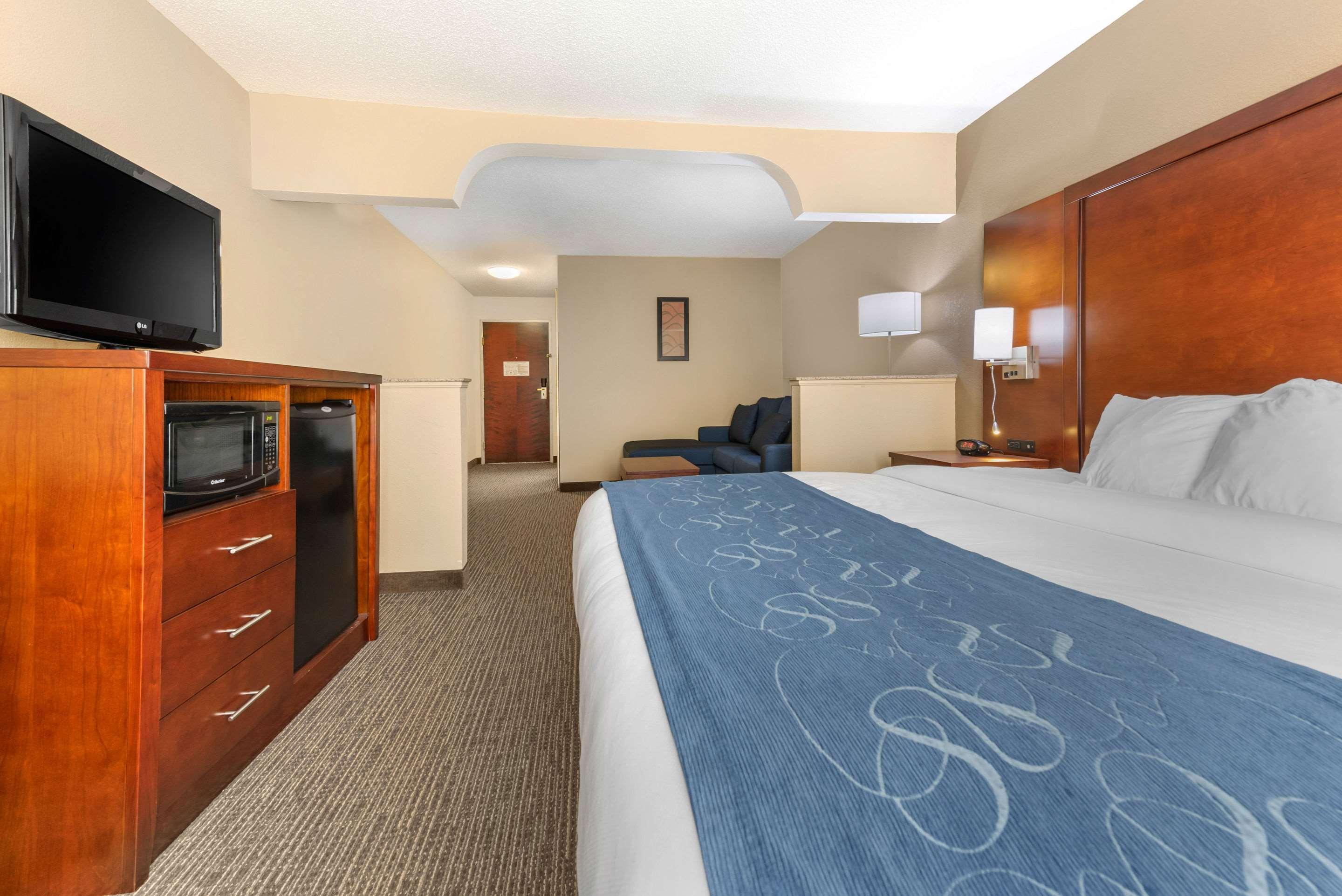 Comfort Suites Findlay Bagian luar foto