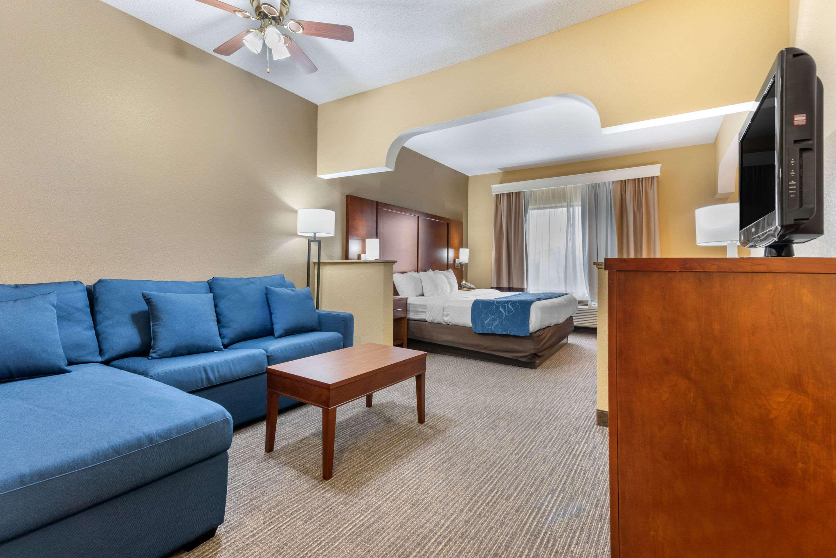 Comfort Suites Findlay Bagian luar foto