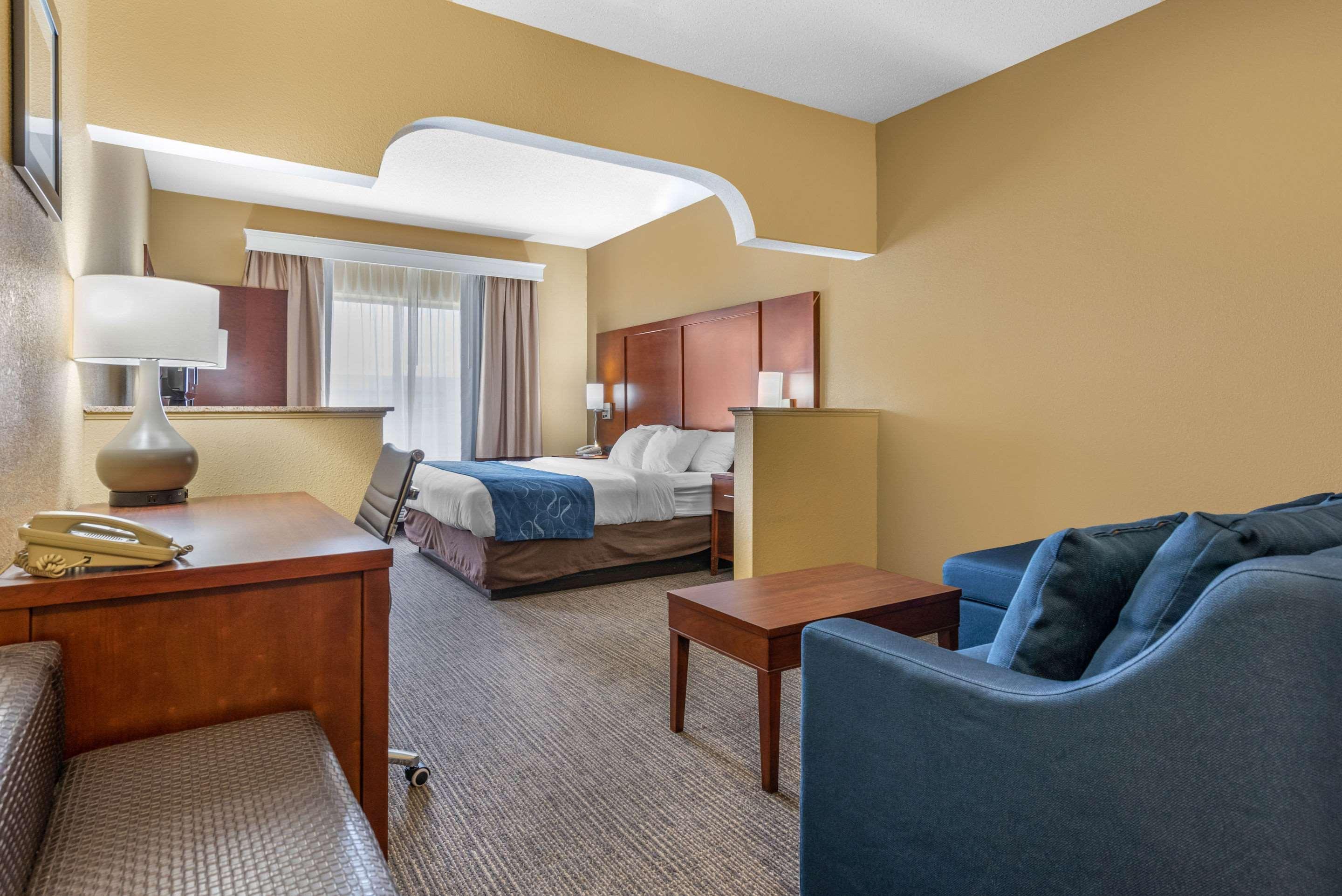Comfort Suites Findlay Bagian luar foto