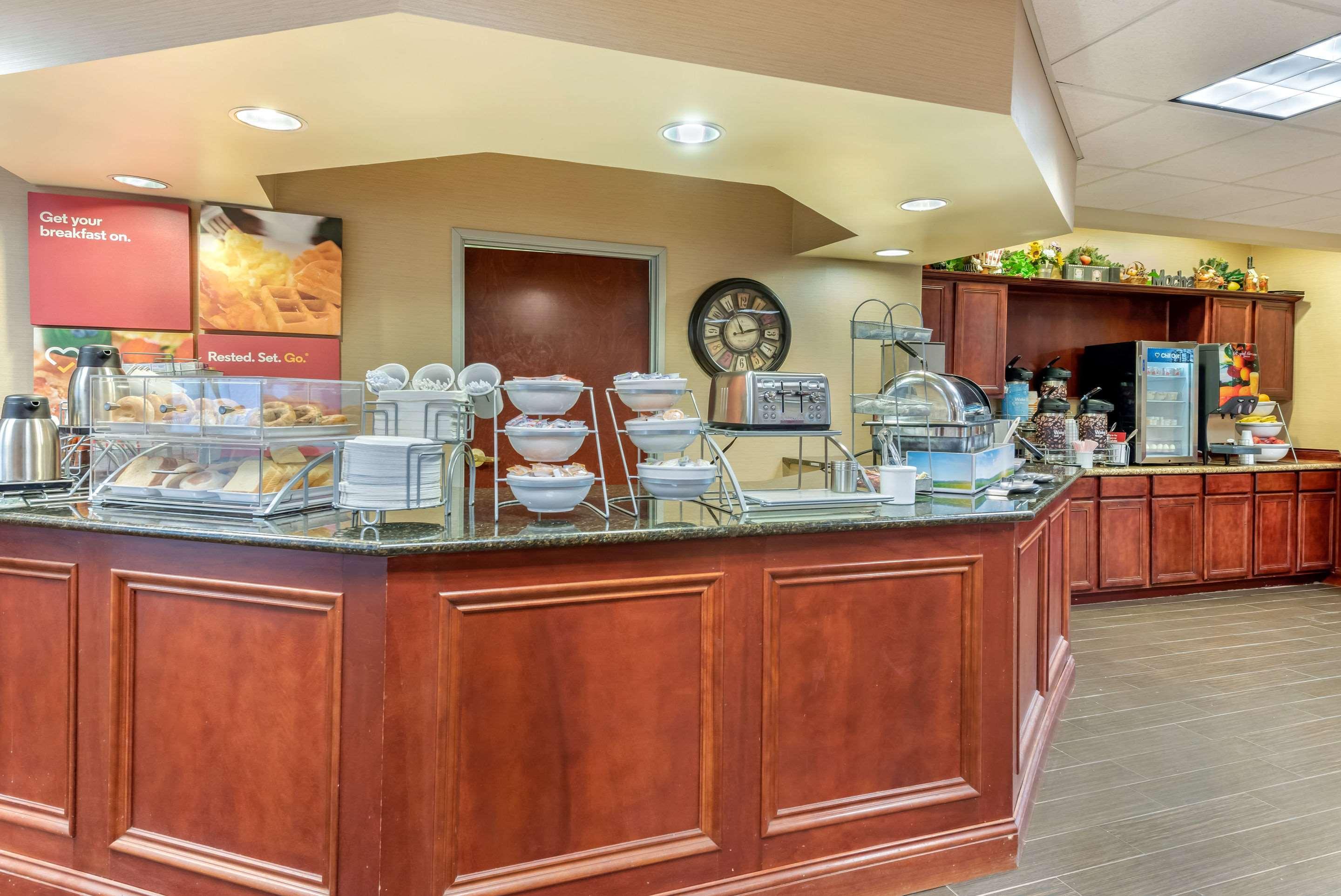 Comfort Suites Findlay Bagian luar foto