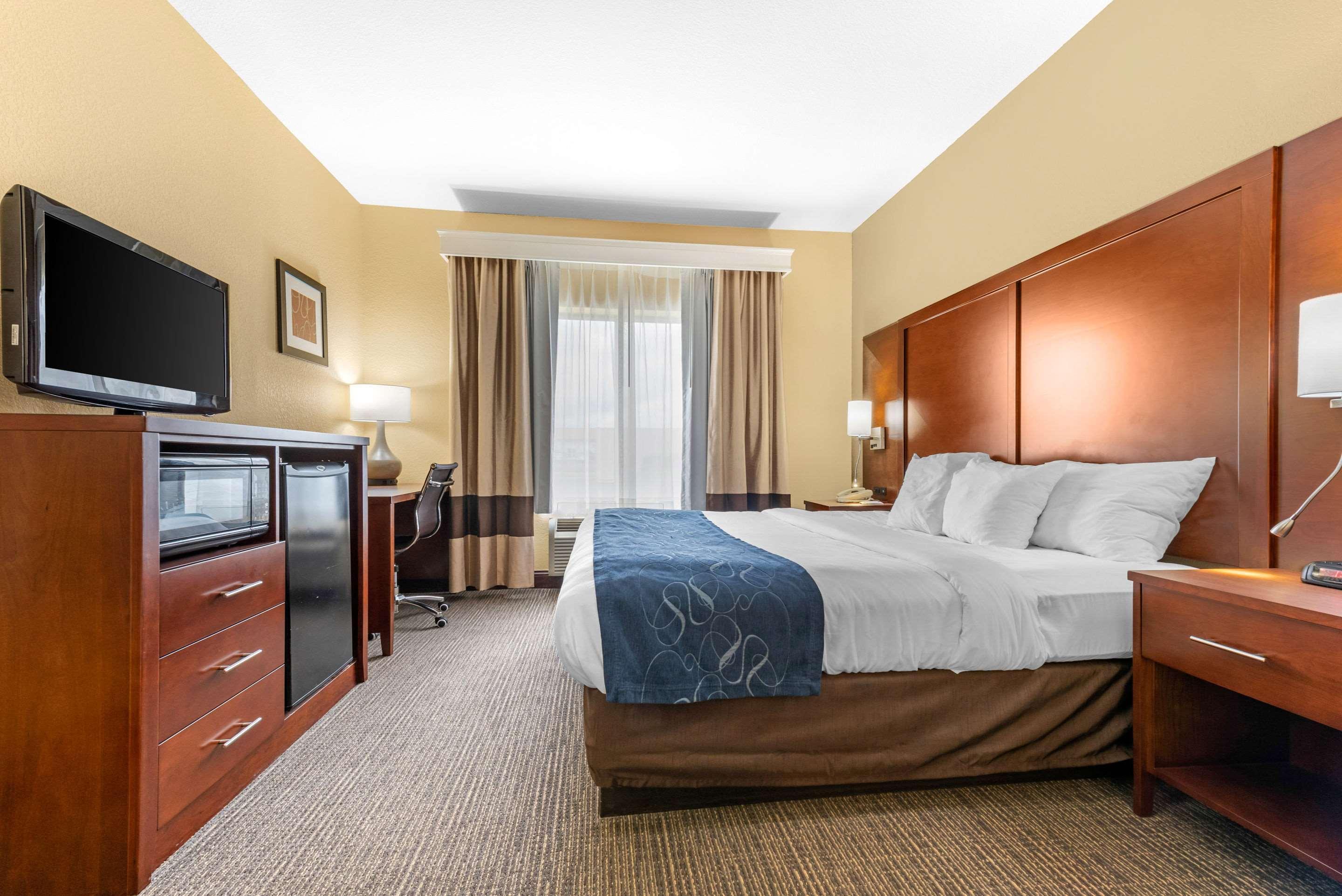 Comfort Suites Findlay Bagian luar foto