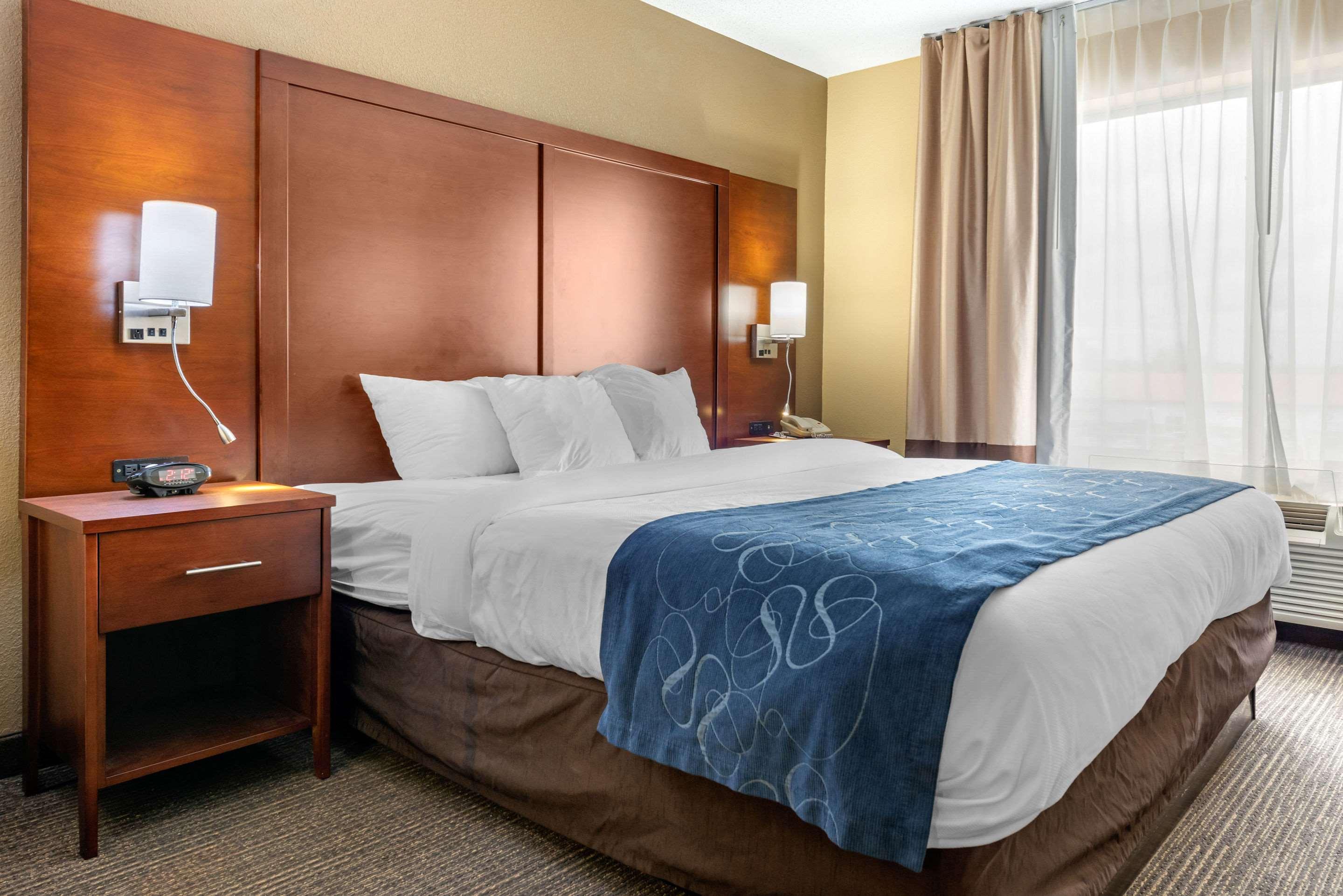 Comfort Suites Findlay Bagian luar foto