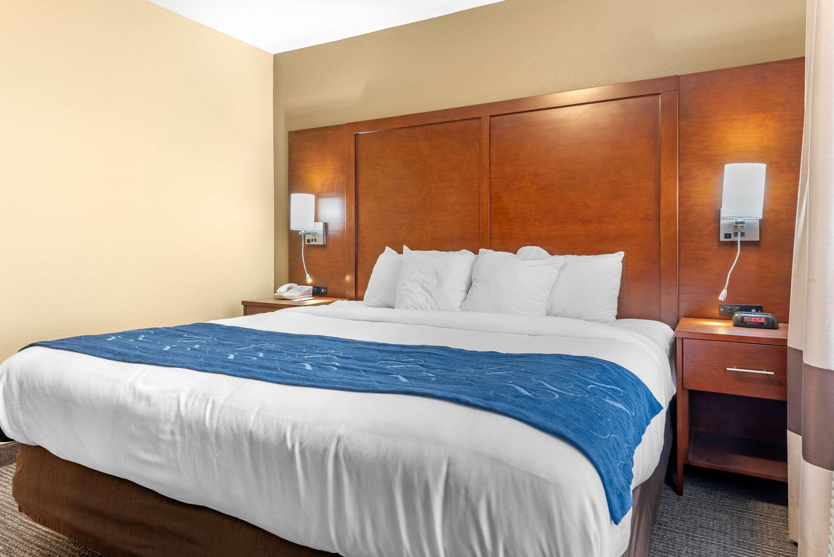Comfort Suites Findlay Bagian luar foto