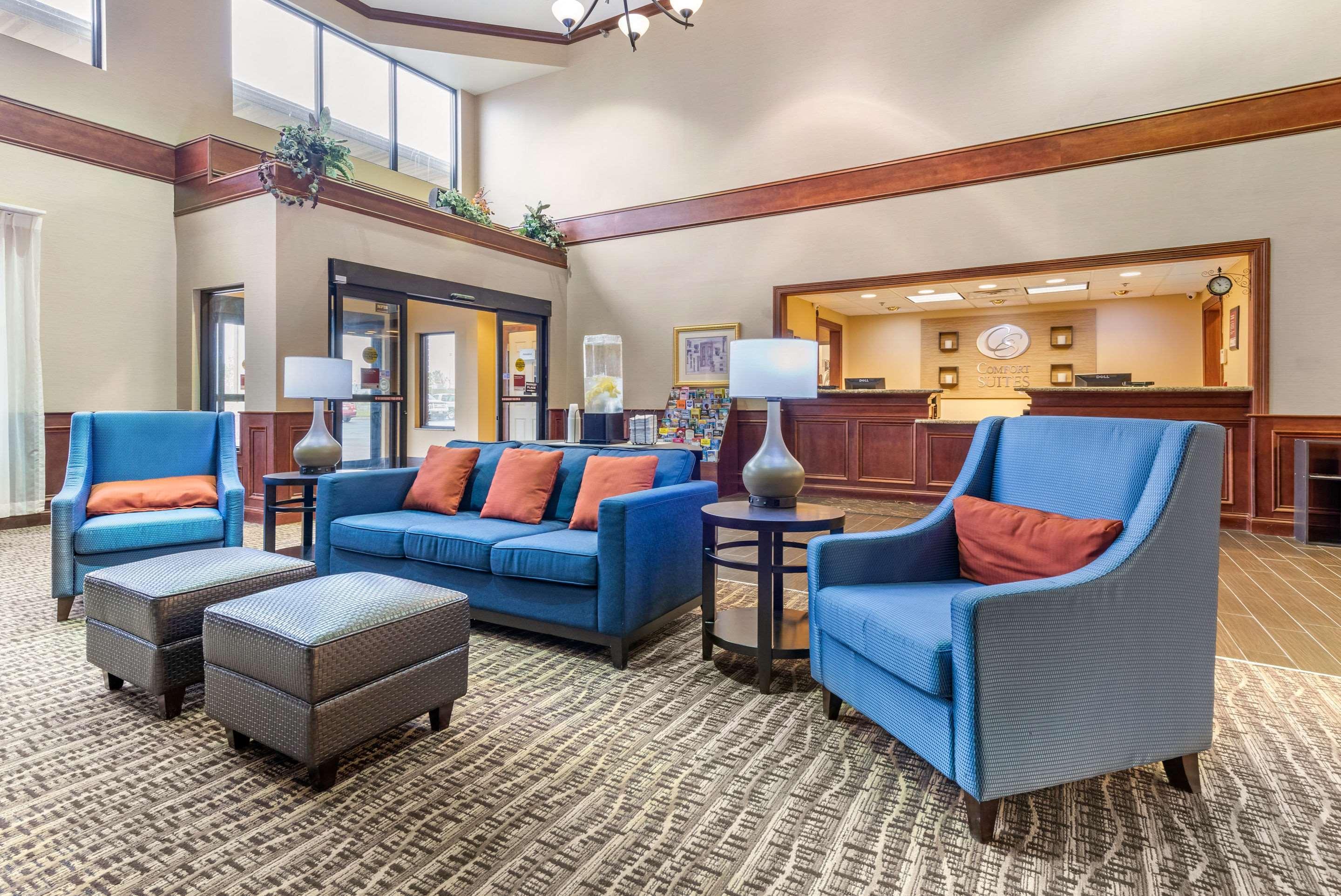 Comfort Suites Findlay Bagian luar foto