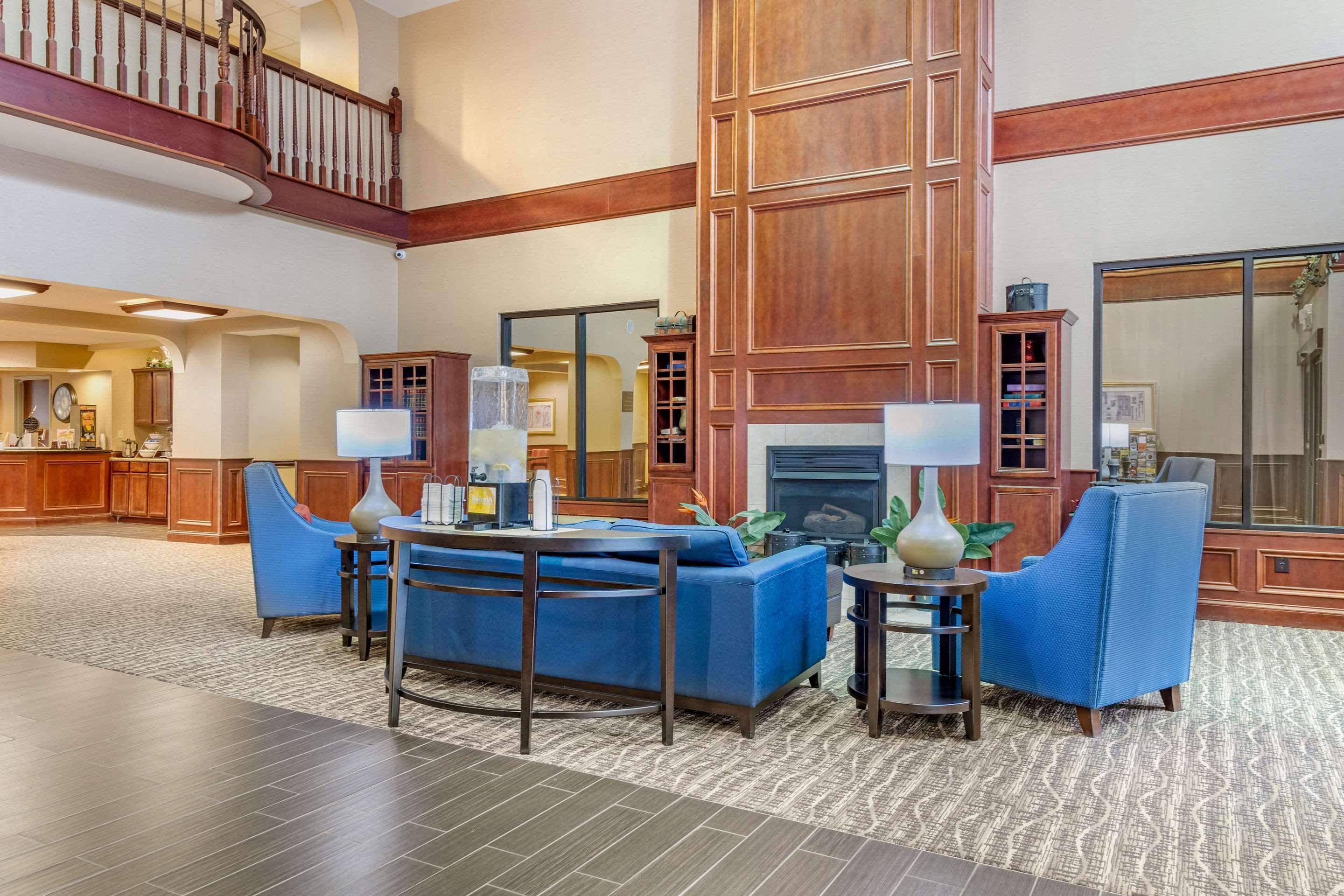 Comfort Suites Findlay Bagian luar foto
