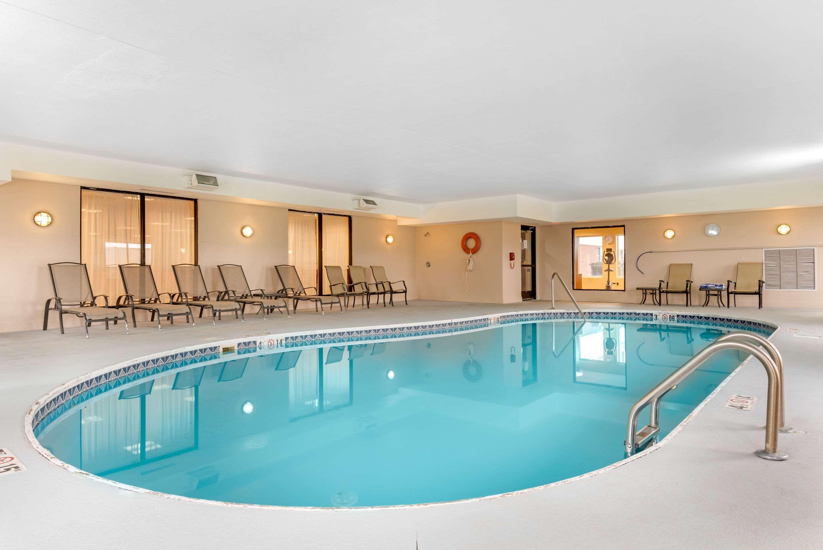 Comfort Suites Findlay Bagian luar foto