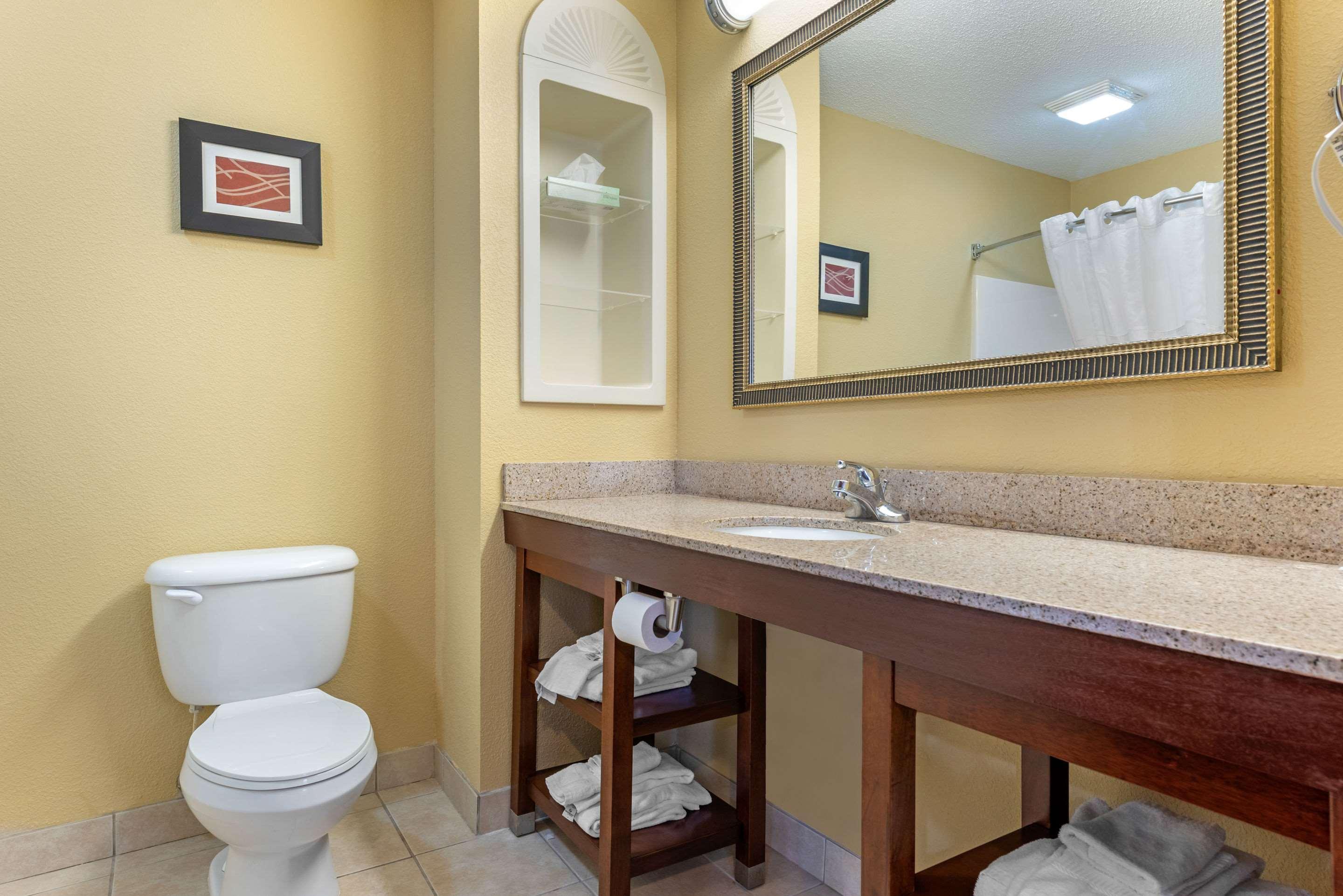 Comfort Suites Findlay Bagian luar foto
