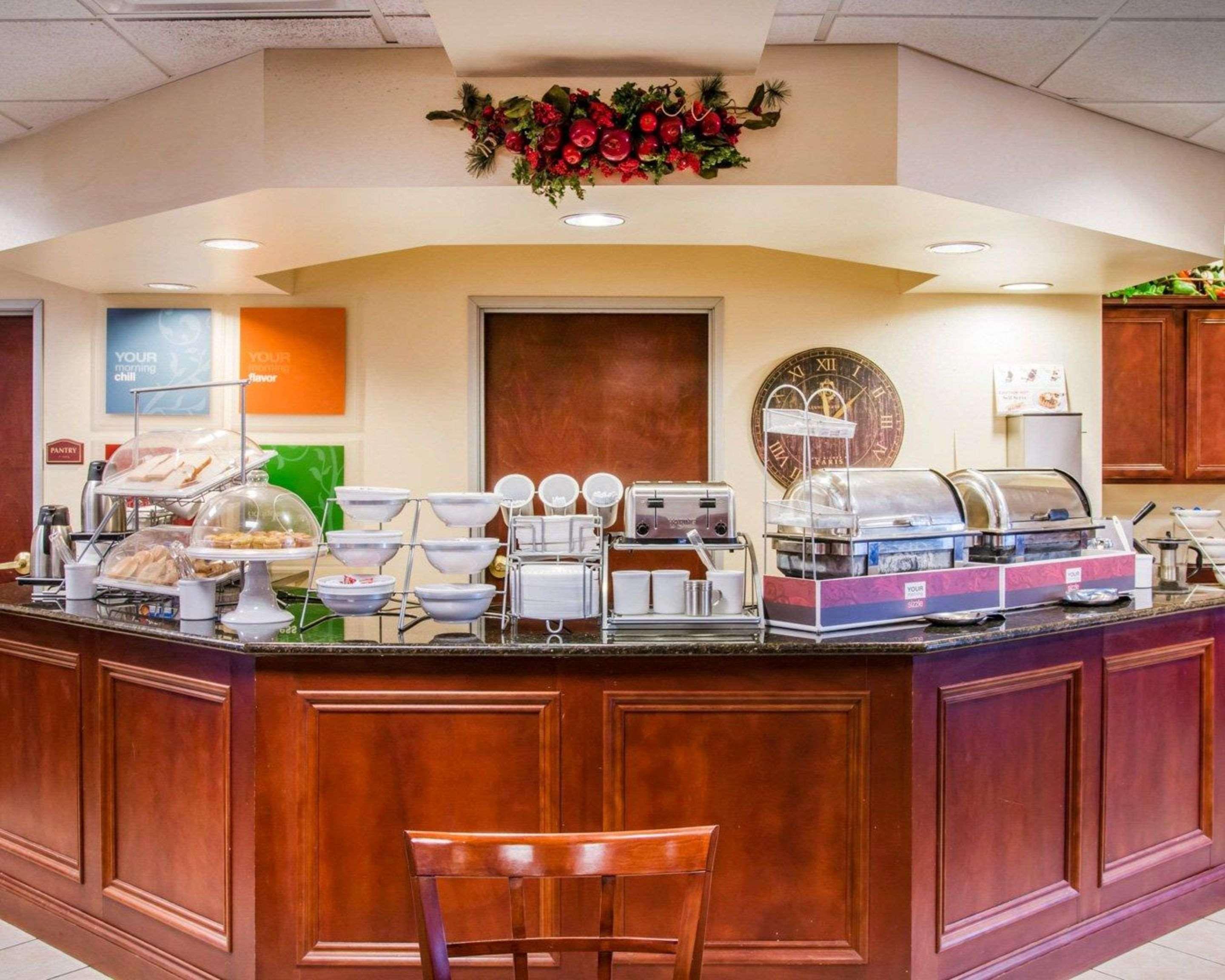 Comfort Suites Findlay Bagian luar foto