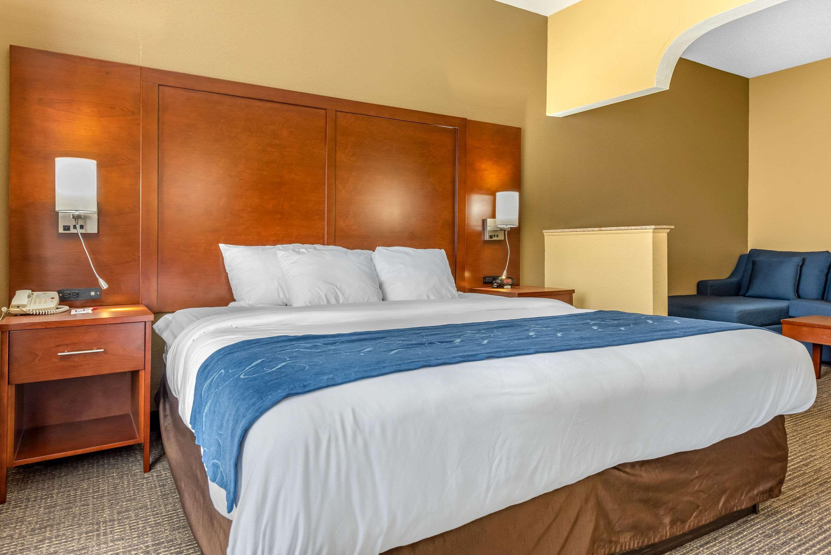 Comfort Suites Findlay Bagian luar foto