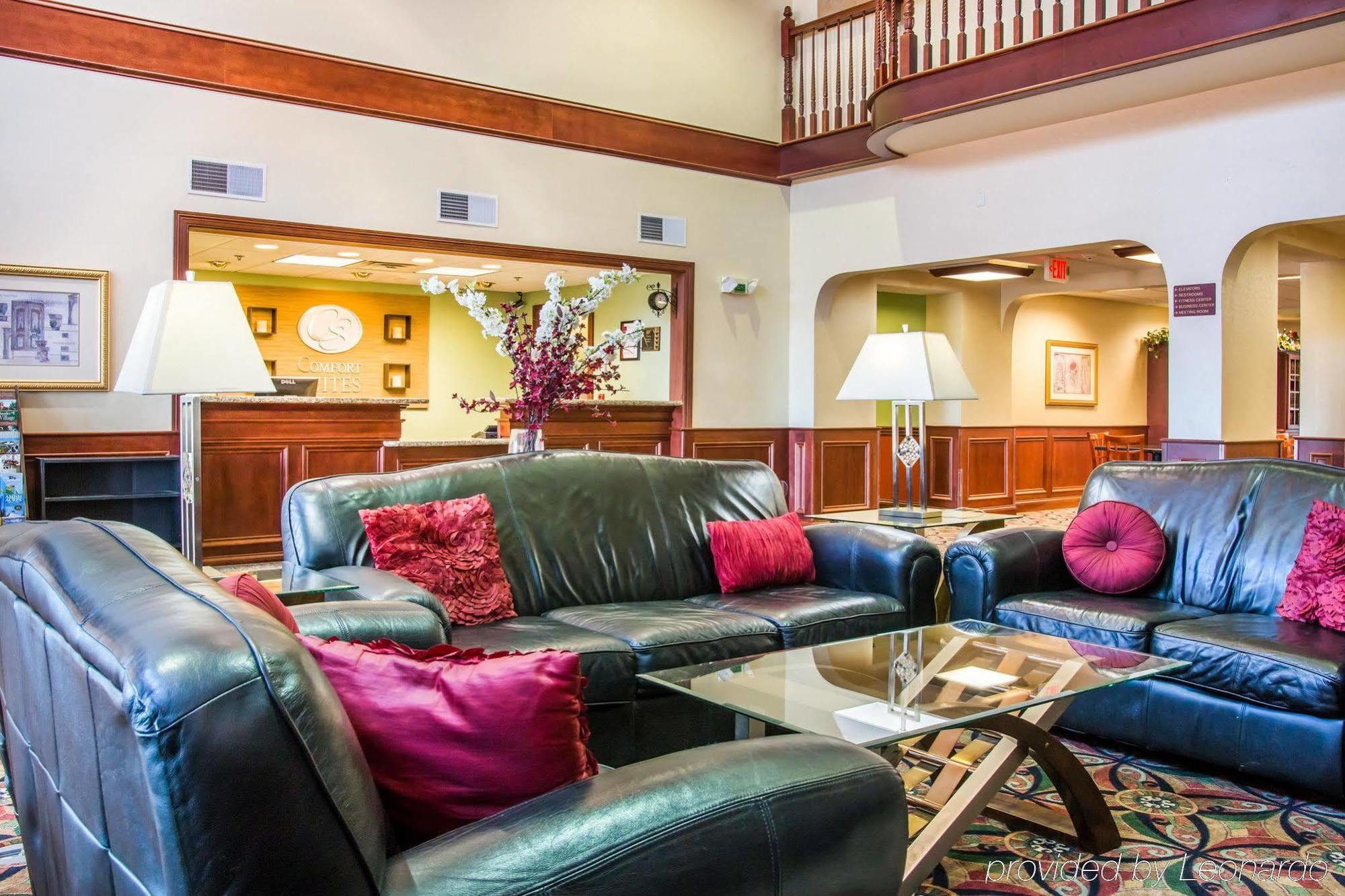 Comfort Suites Findlay Bagian luar foto
