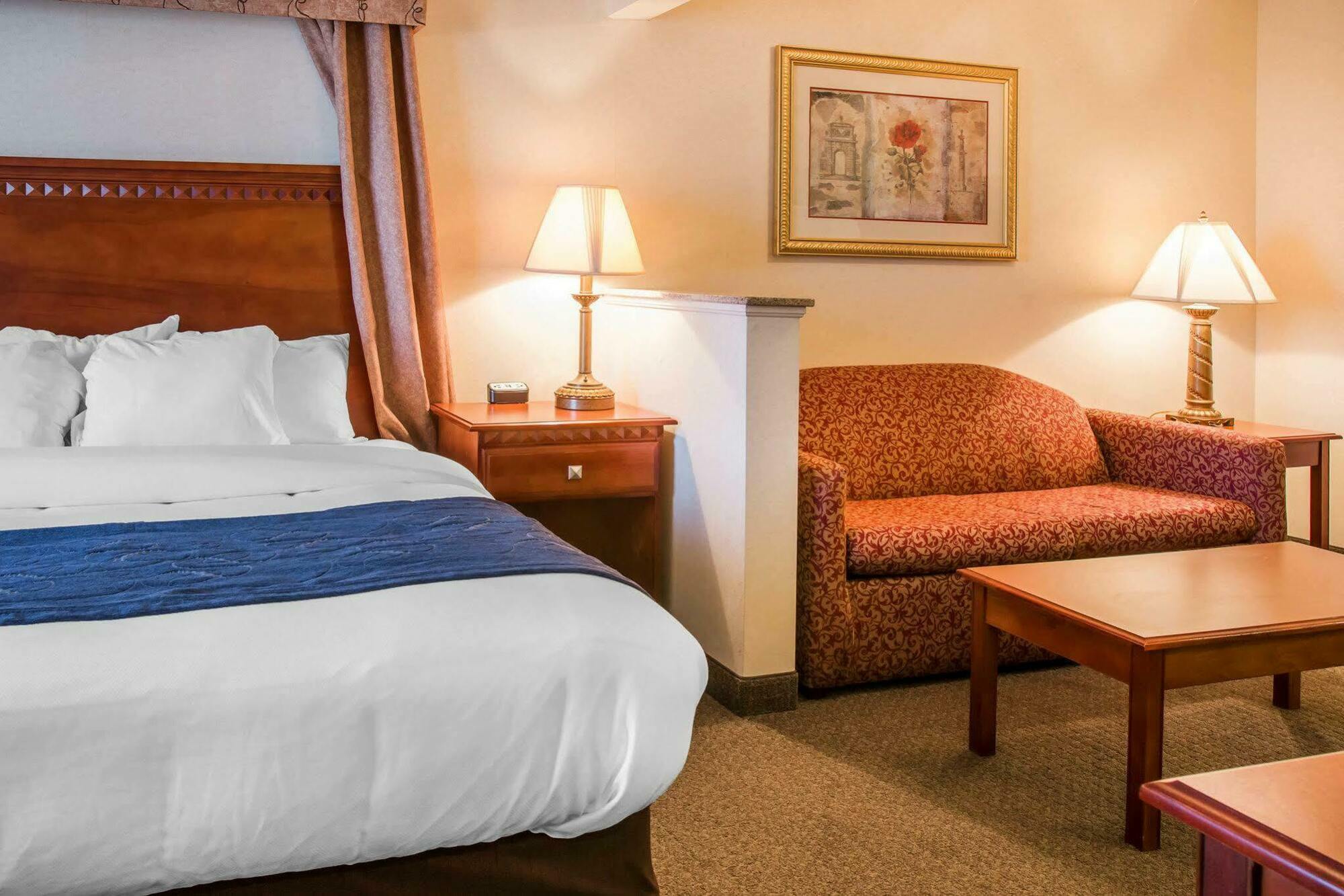 Comfort Suites Findlay Bagian luar foto