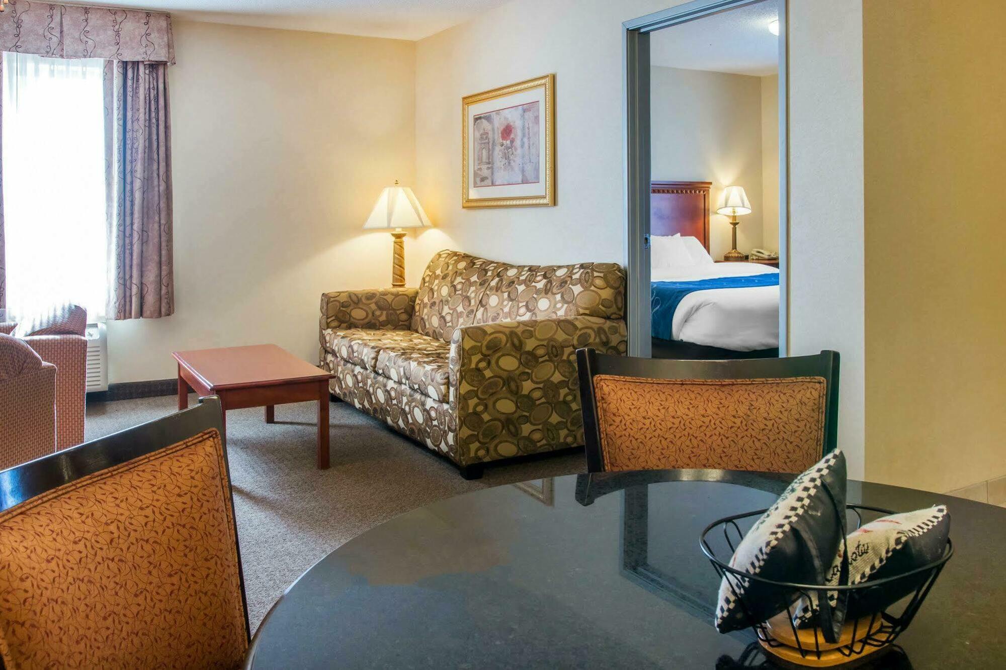 Comfort Suites Findlay Bagian luar foto