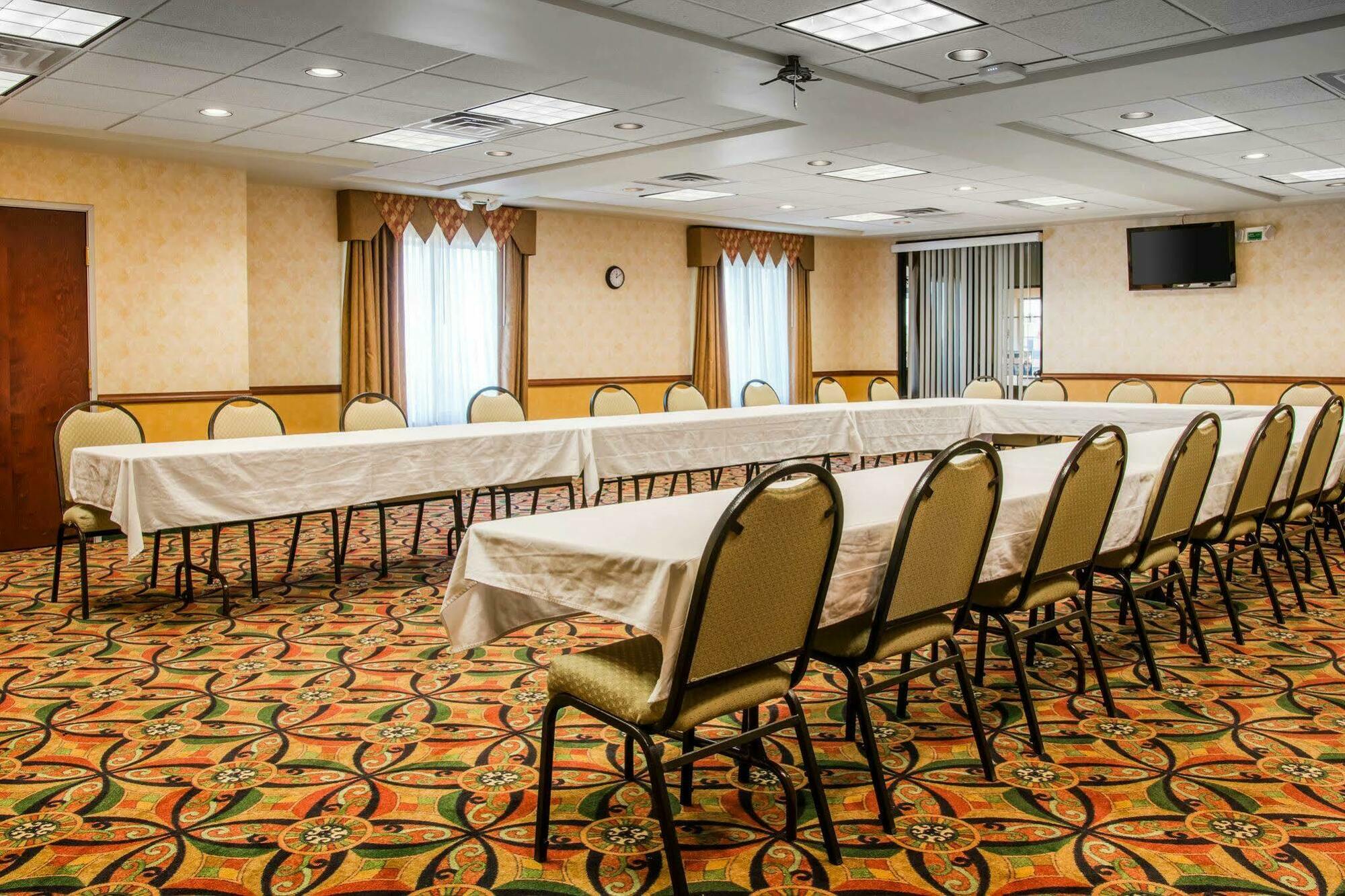 Comfort Suites Findlay Bagian luar foto